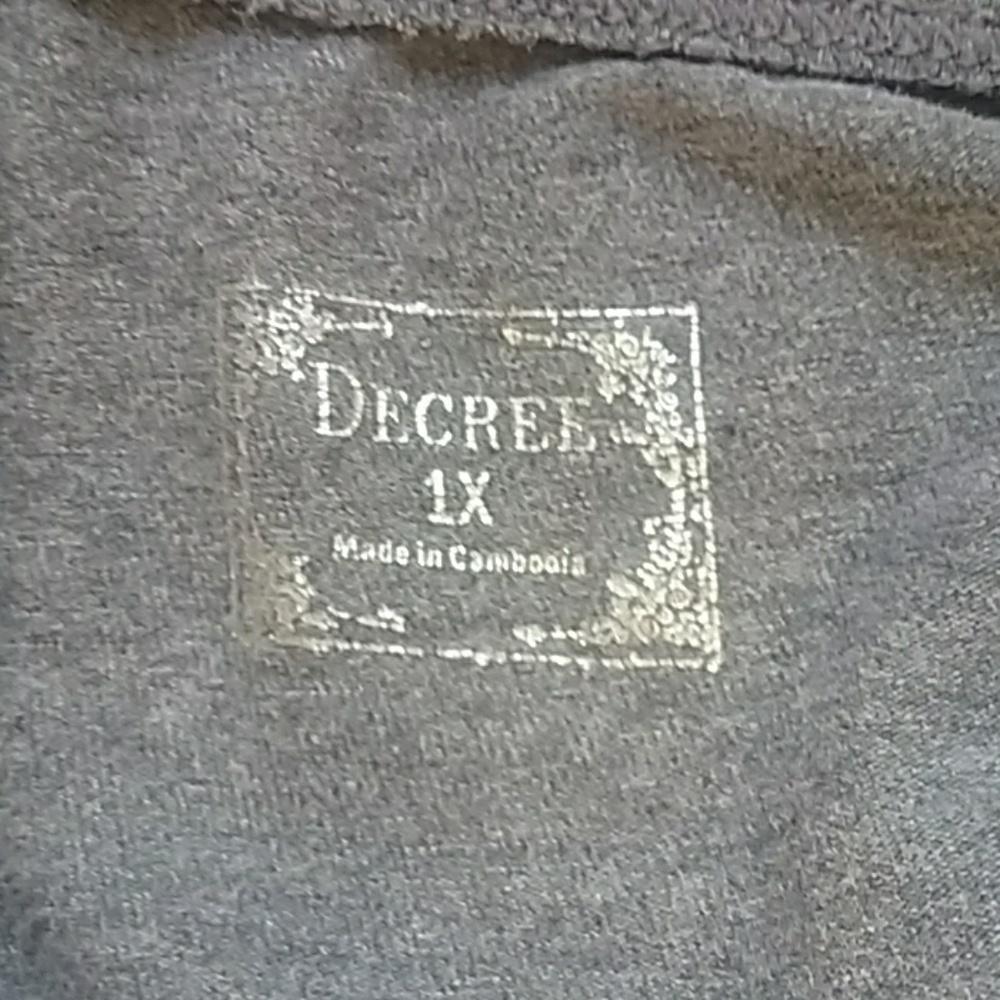 In Search of: DECREE Leggings Size 1X